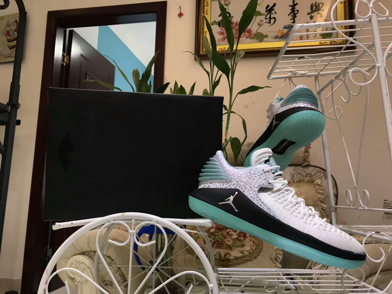 Authentic Air Jordan XXXII Low “emerald” 